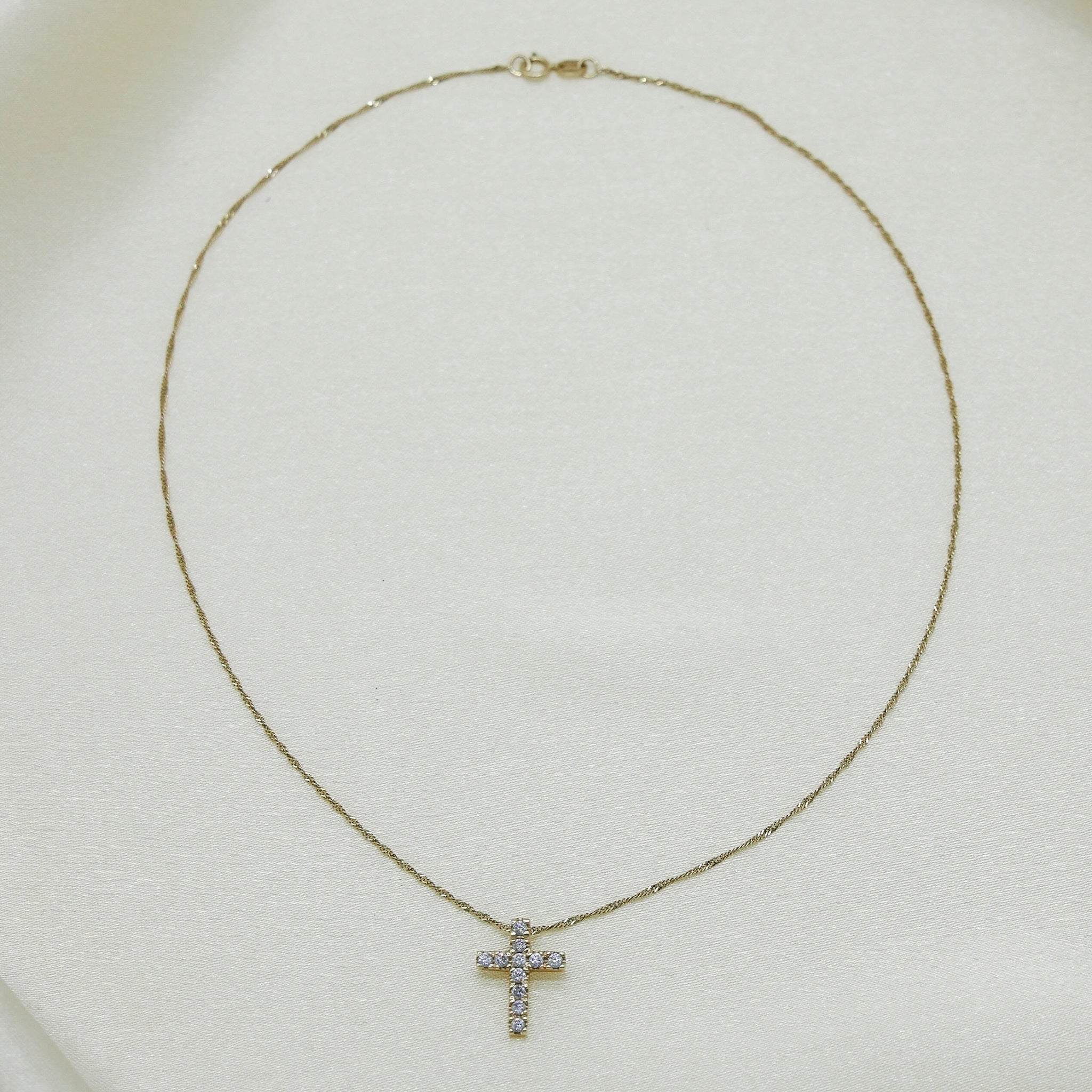 Collar Cruz de Diamantes